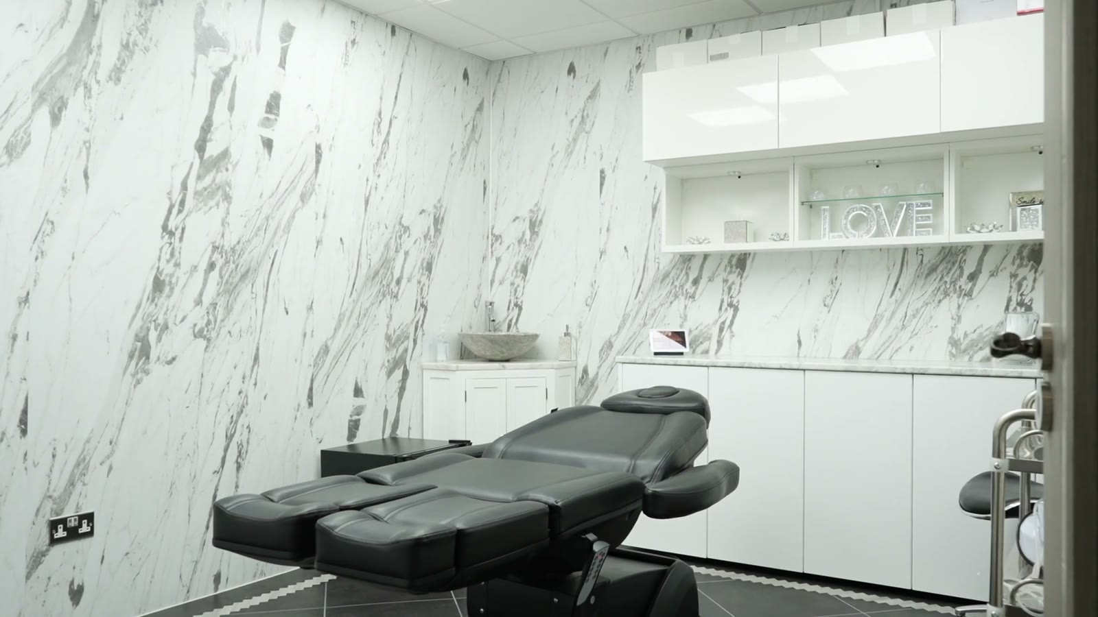 Body treatment room at Bright Smiles Beauty